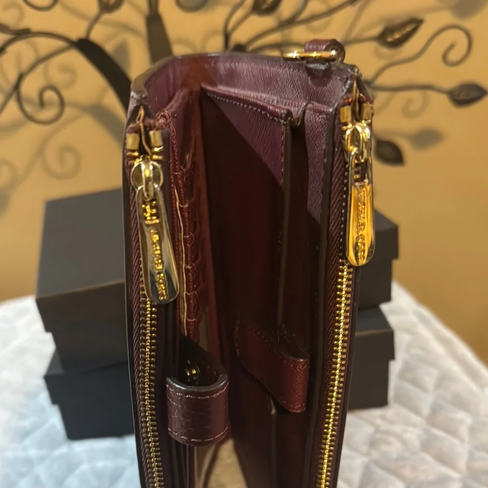 Michael Kors Burgundy Designer Women's Wallet/Wrislet In Great Condition - Picture 11 of 13